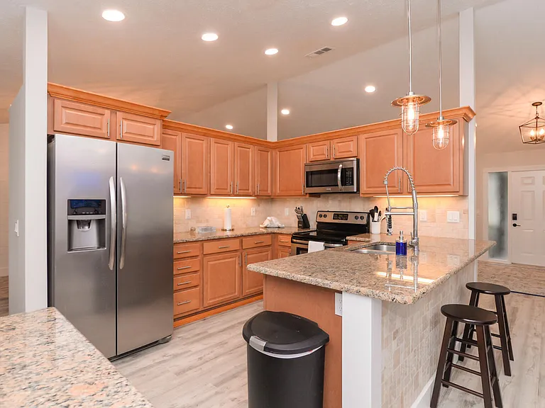 2411 NE Pinecrest Lakes Blvd — Photo 9