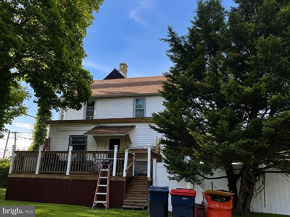 5th image of 760 E Commerce St