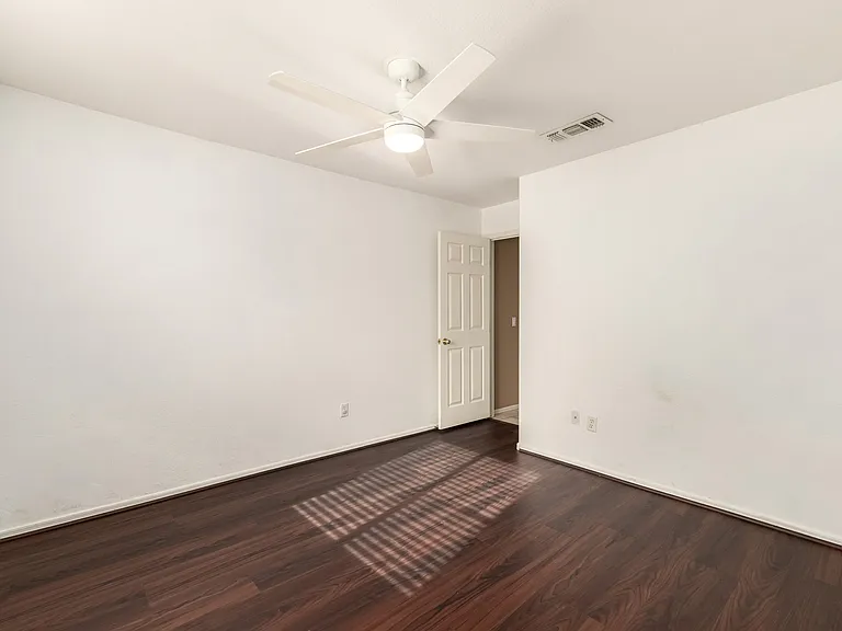 15221 N 87th Dr — Photo 31