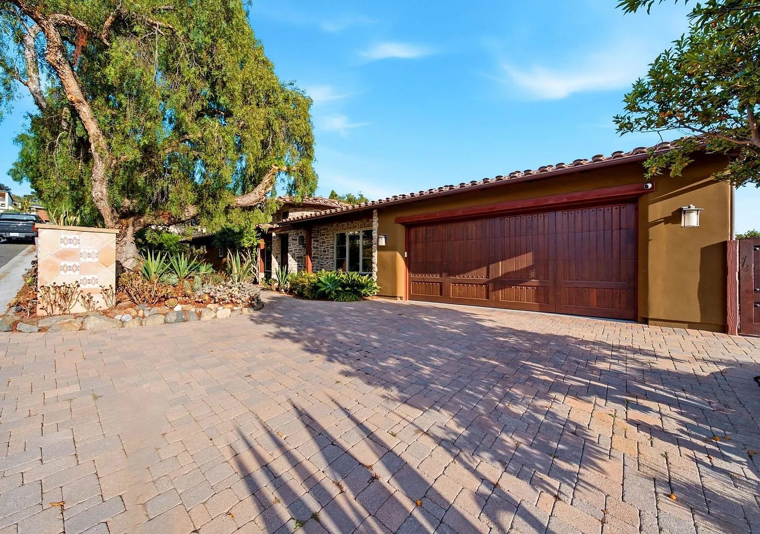 Single story Home 4 Bedroom 3 Bathroom Home in the sought after neighborhood Solana Beach! — Photo 4