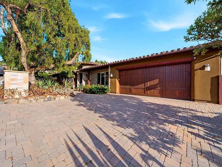 825 Gonzales St — Photo 4