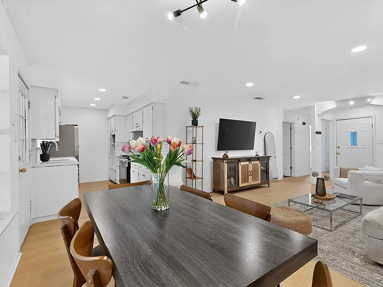 9807 Dallum Dr — Photo 7