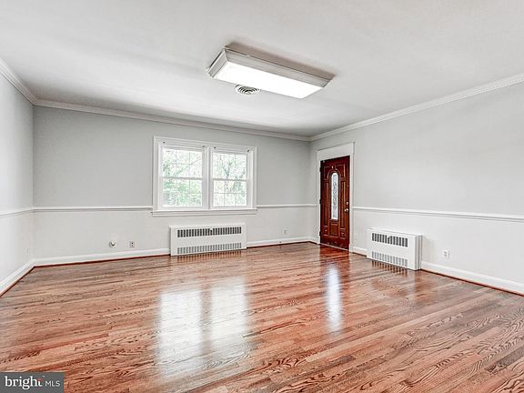 3rd image of 323 Academy Ave