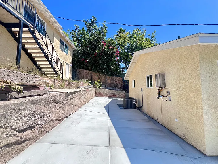 1933 Vestal Ave — Photo 30