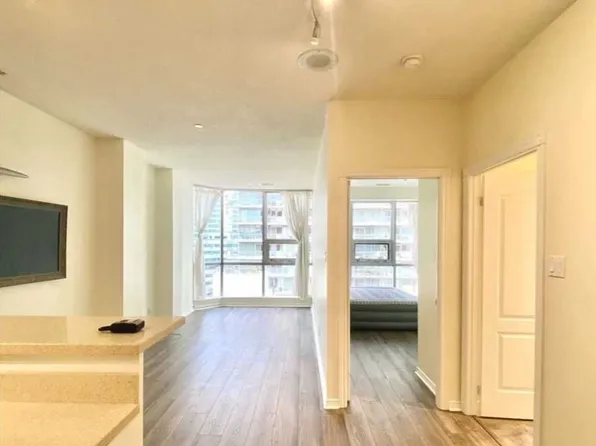 393 King St W, Toronto, ON