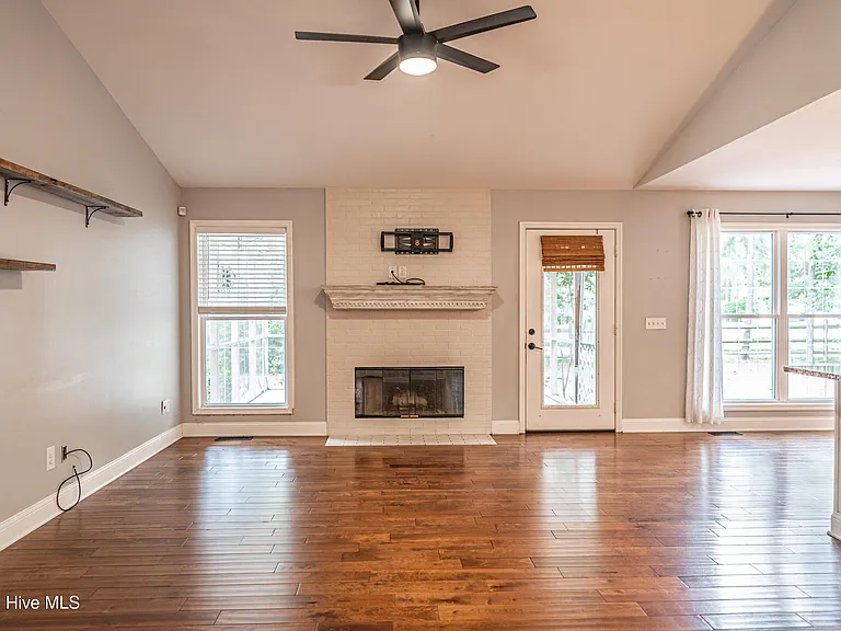 104 Juniper Creek Blvd — Photo 7