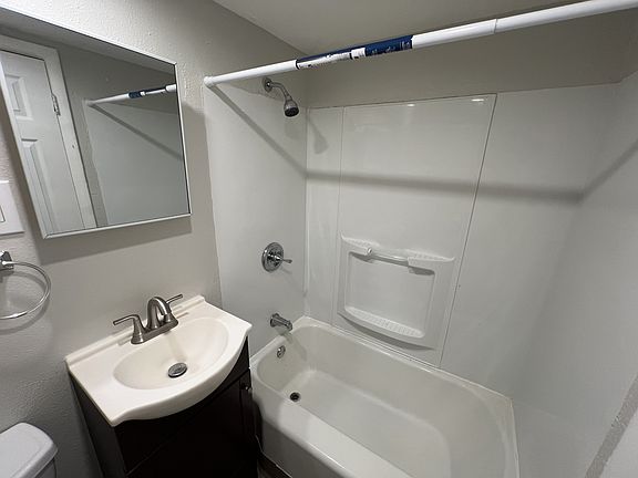 4th image of 206 W 34th St