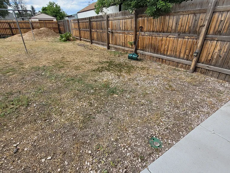 808 E 4th St #1/2 — Photo 16