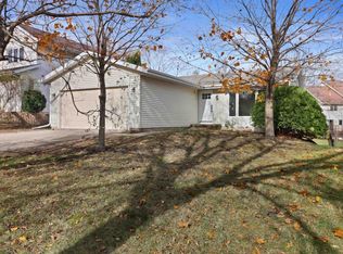 18 Newbury Cir, Madison, WI 53711