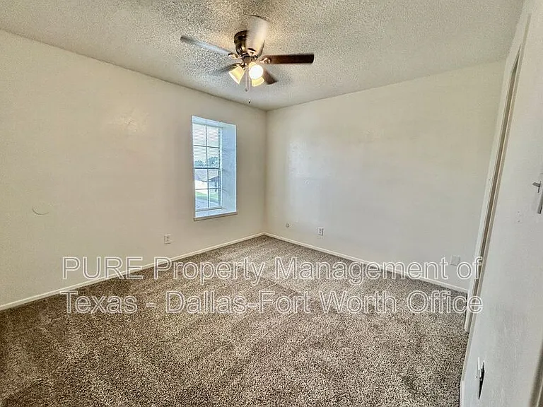 1126 Highbush Dr — Photo 16