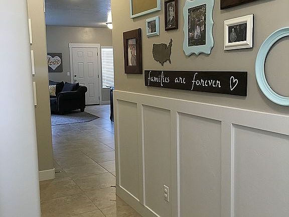 4th image of 1612 N Venetian Way