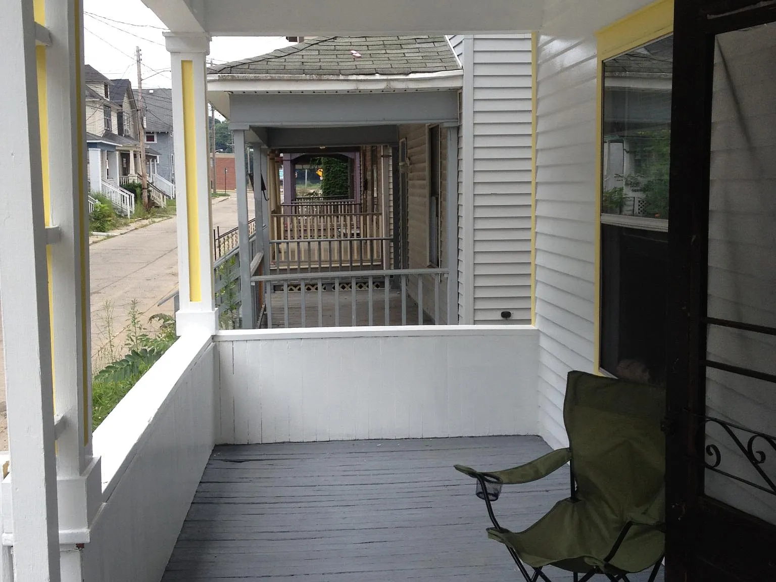 934 Bellevue Pl — Photo 2