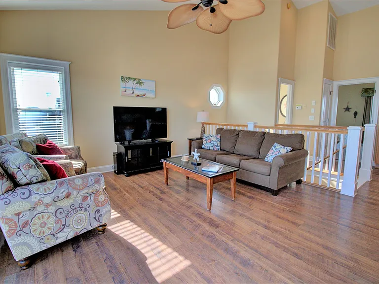 211 Goldsboro Dr — Photo 6