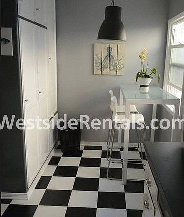 5th image of 1122 N Crescent Heights Blvd