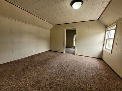 4th image of 319 Nye St