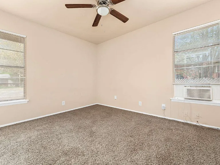 218 E Villaret Blvd — Photo 15