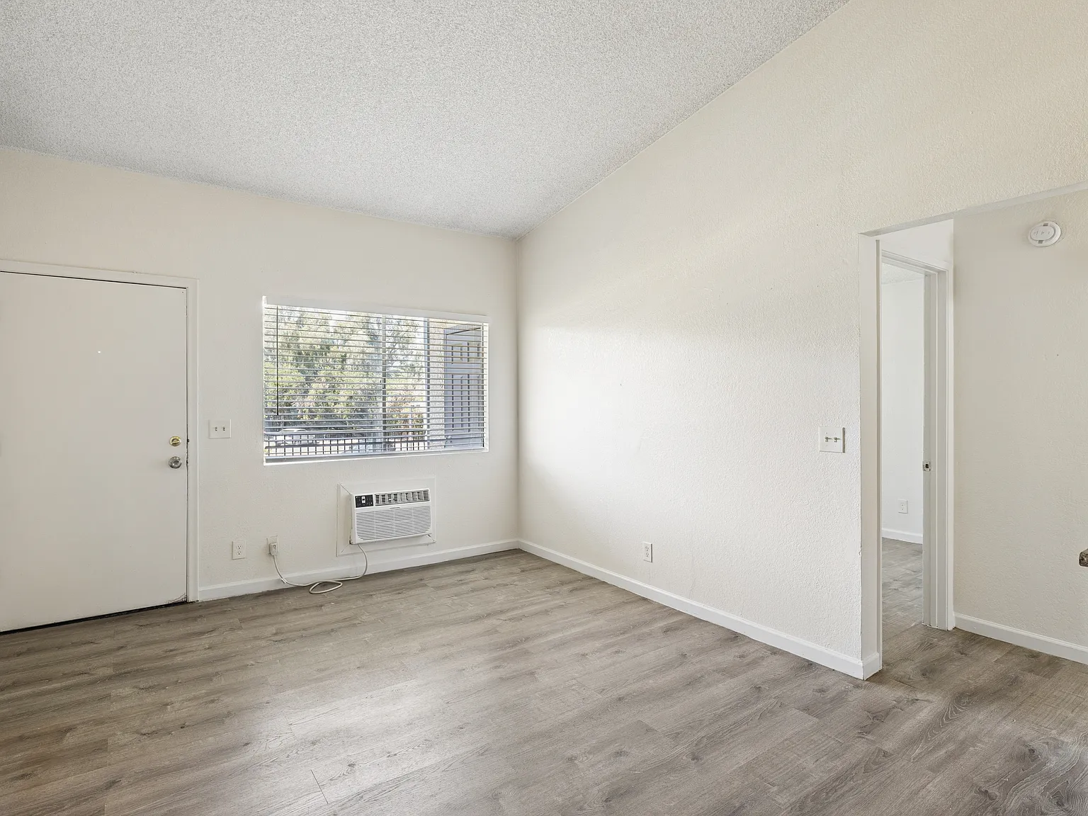 1 bed, 575 sqft, $900 — Photo 1