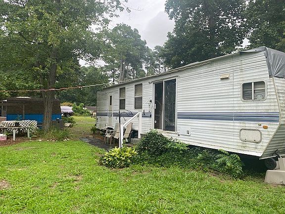 4th image of 390 Swan Dr