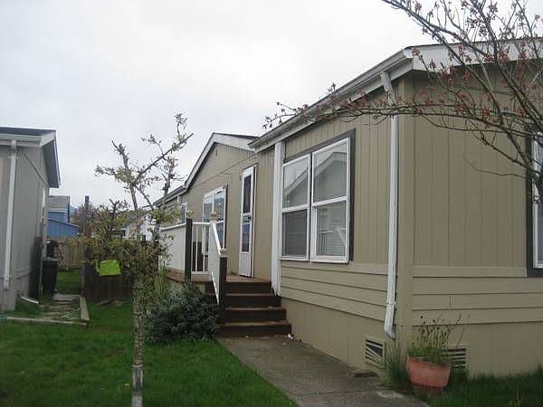 1st image of 405 Willow Dr