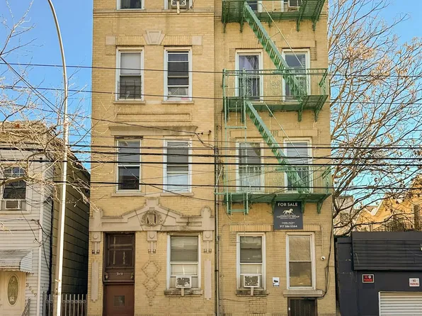 35-51 10th Street, Long Island City, NY 11106