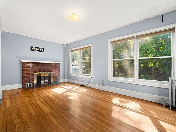 4th image of 392 Donald Street