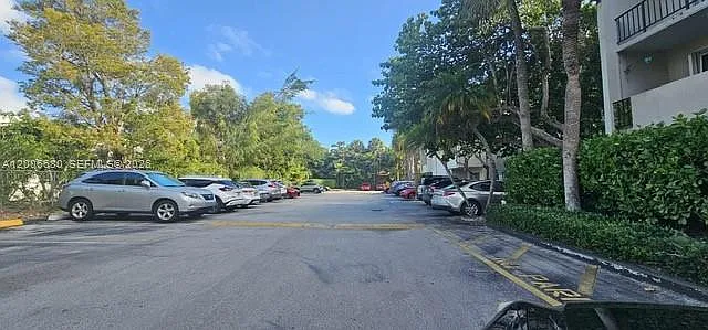 6884 N Kendall Dr #C404 — Photo 13