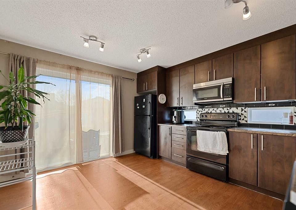 1st image of 2445 N Kingsland Rd SE #209