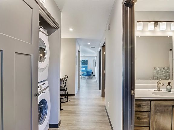 4th image of 1625 W Marshall Ave #304