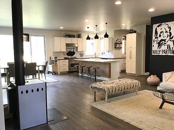 4th image of 19923 Alderwood Cir #1