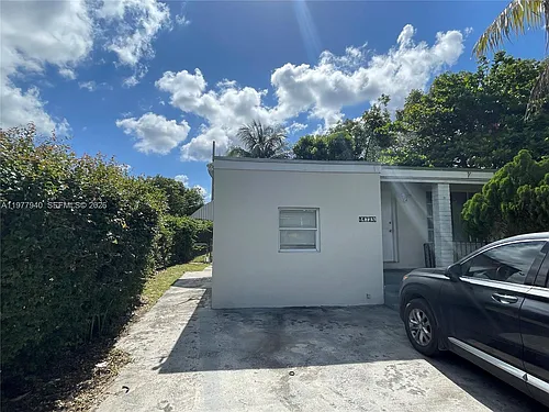 14735 NW 9th Ave #B Photo 1