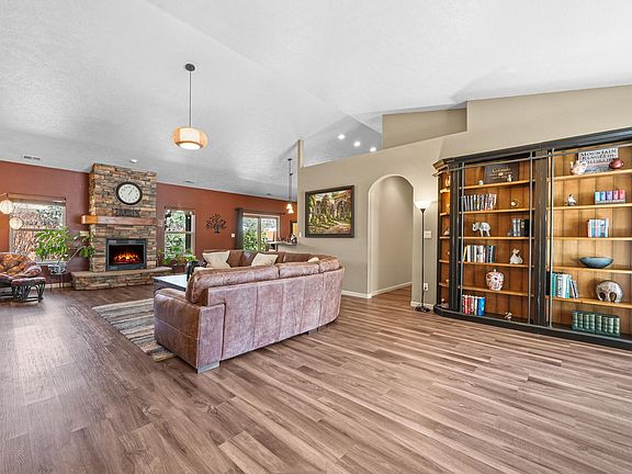 4th image of 2512 Buchanan Dr