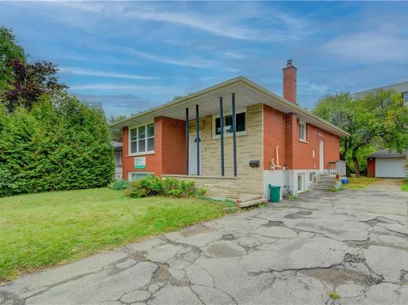4 Cardill Cres, Waterloo, ON N2L 3Y6