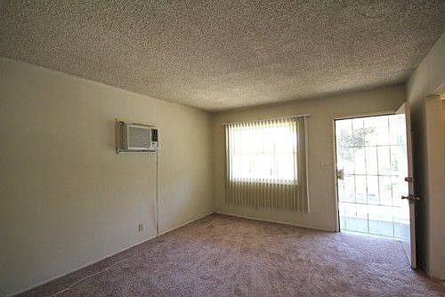 4th image of 1310 N Marengo Ave #2