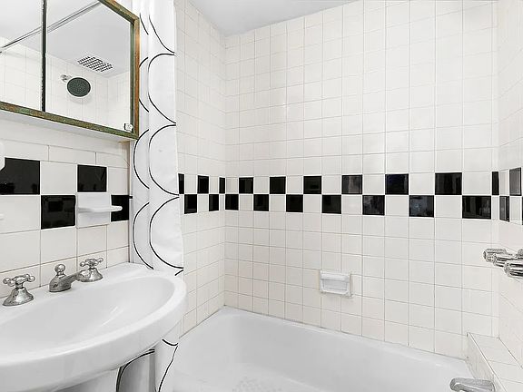 4th image of 304 E 41st St APT 903A