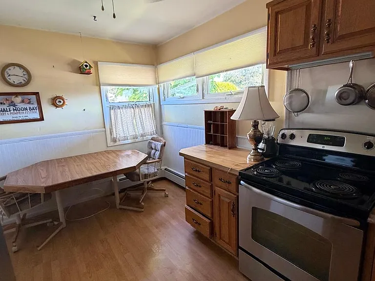 25 Surrey Ln — Photo 2
