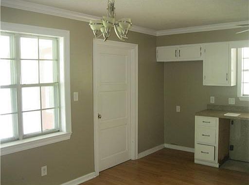 4th image of 120 Woodland Cres