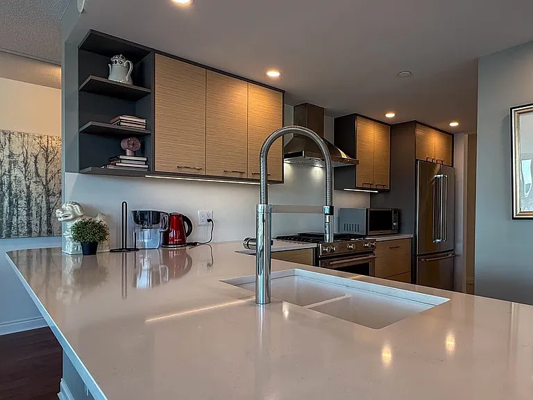 1383 Marinaside Cres #1702 — Photo 17