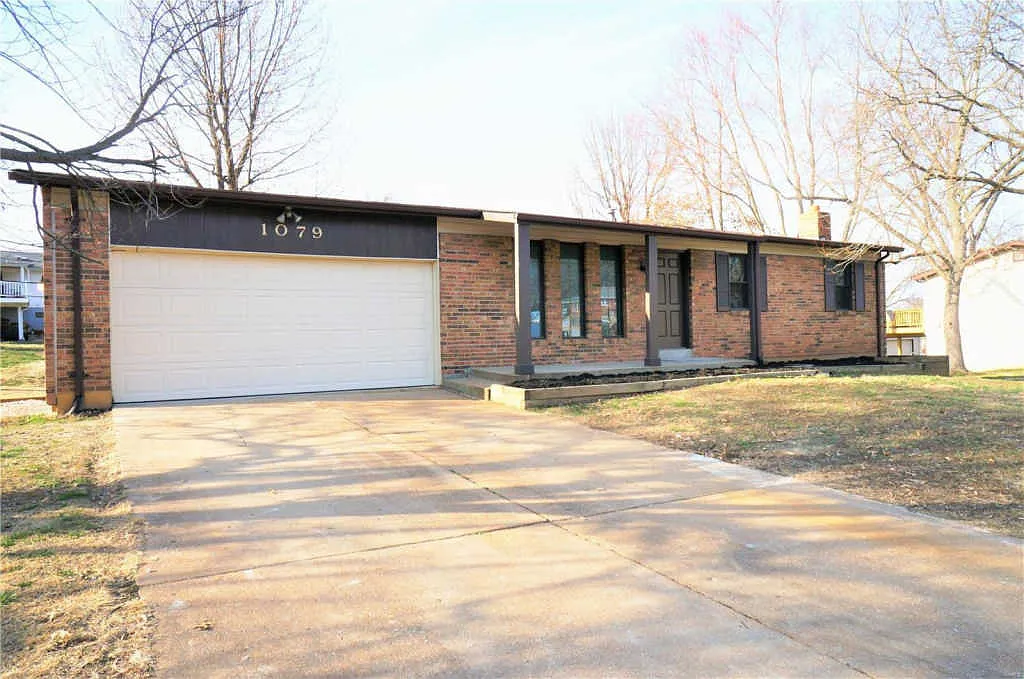 1079 Ellen Dr photo 1