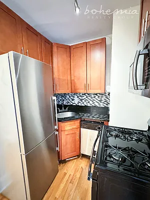 Rented by Bohemia Realty Group | media 2