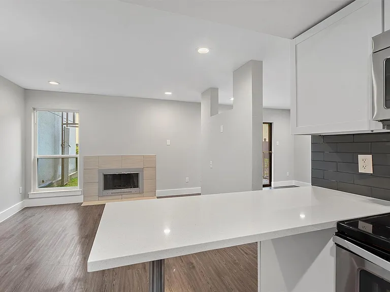 935 La Posada Dr #117 — Photo 11