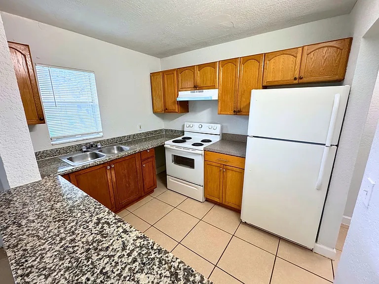 4160 NW 21st St #G106 — Photo 2
