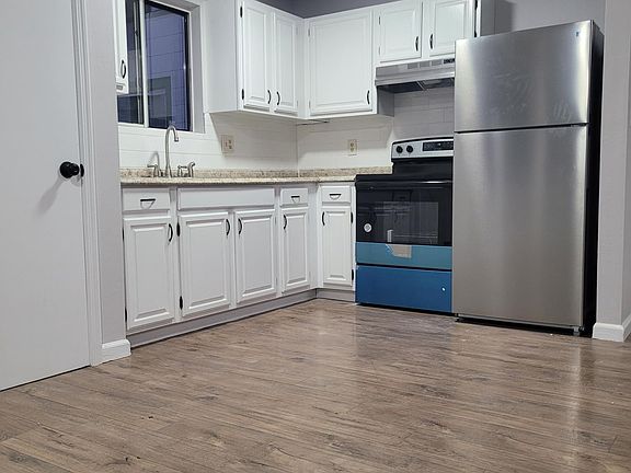 3rd image of 109 Vineyard Ave #F