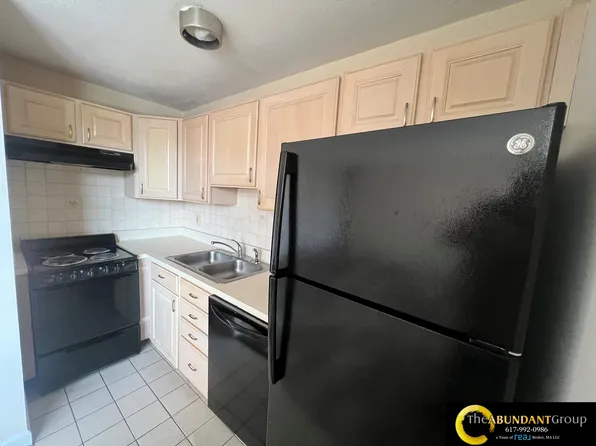 125 Trapelo Rd APT 12, Belmont, MA 02478