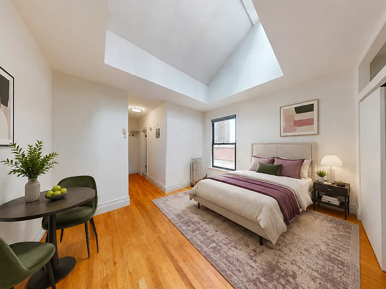 245 W 51st St #PENTHOUSE — Photo 2