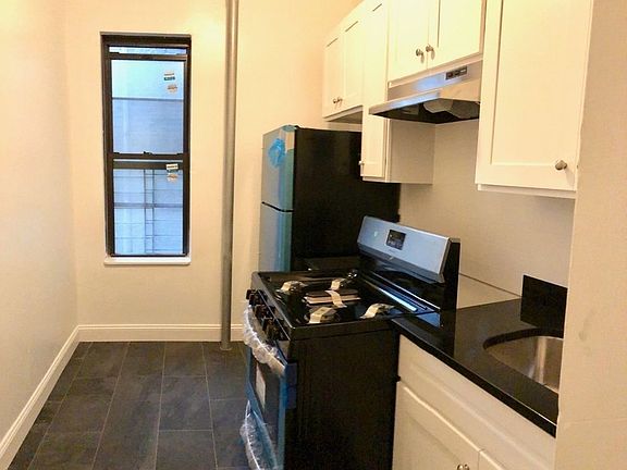 4th image of 1 Parade Pl APT 18