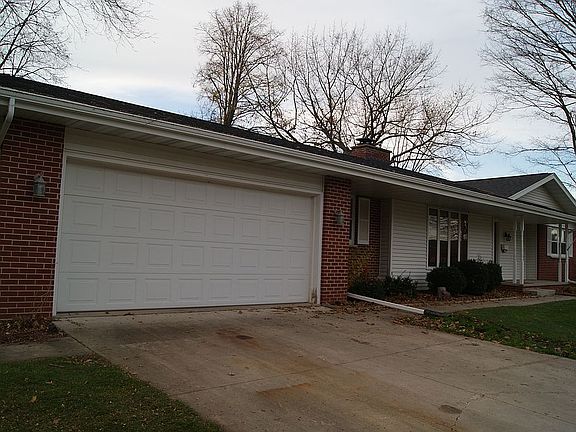 2nd image of 621 Meadowood Ln