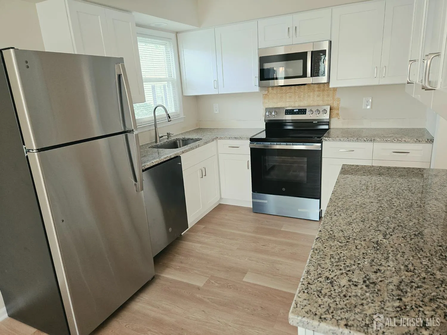 2 bed, 2.0 bath, 1150 sqft, $2,400 — Photo 1