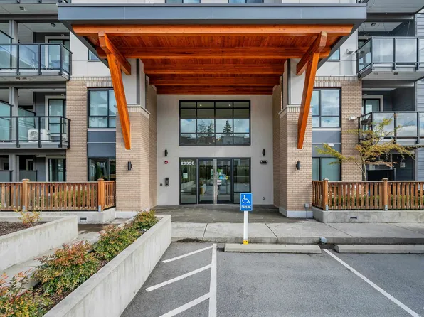 20356 72b Ave #402, Langley, BC V2Y 3E6