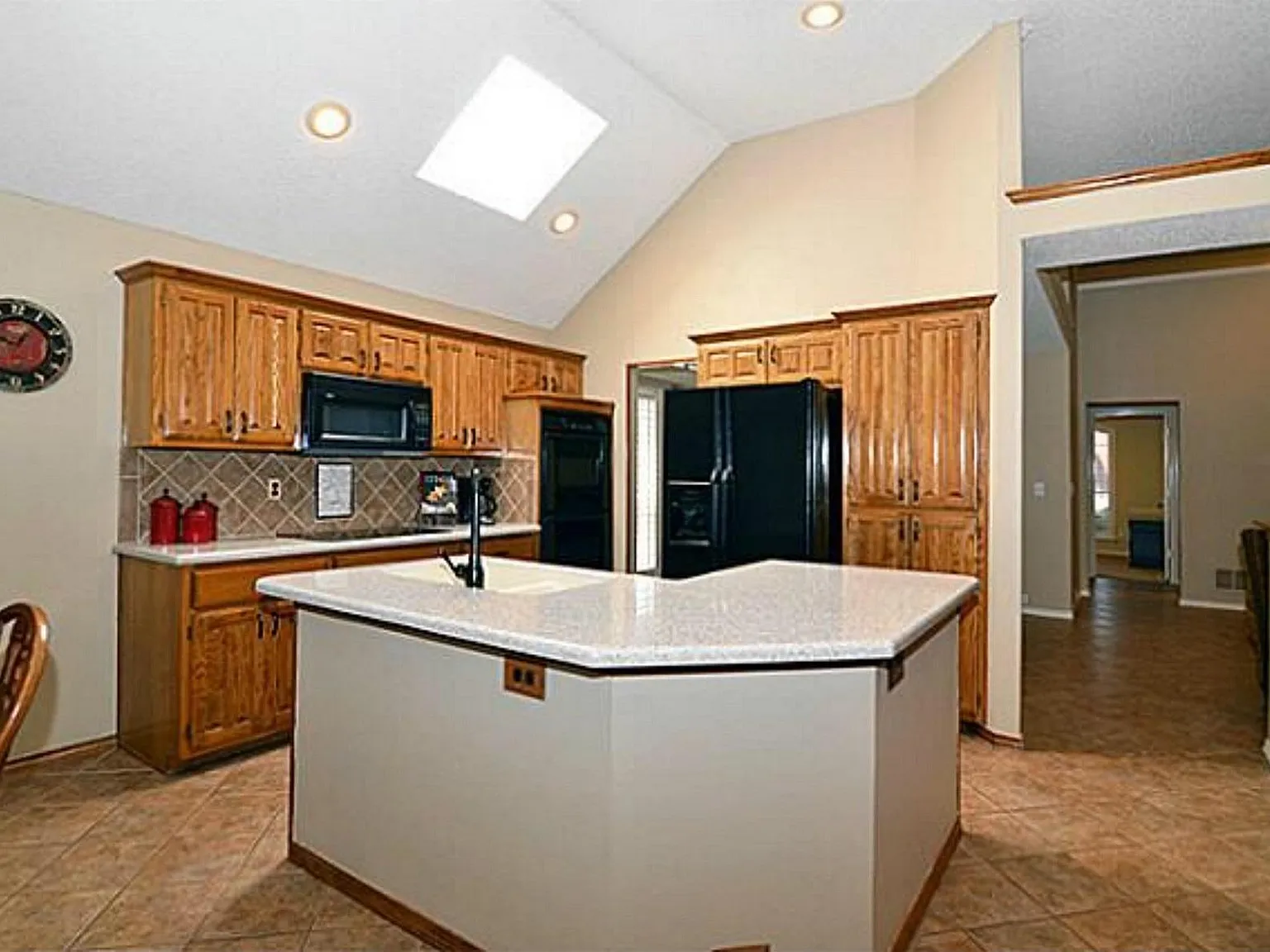 3 bed, 1944 sqft, $2,500 — Photo 3