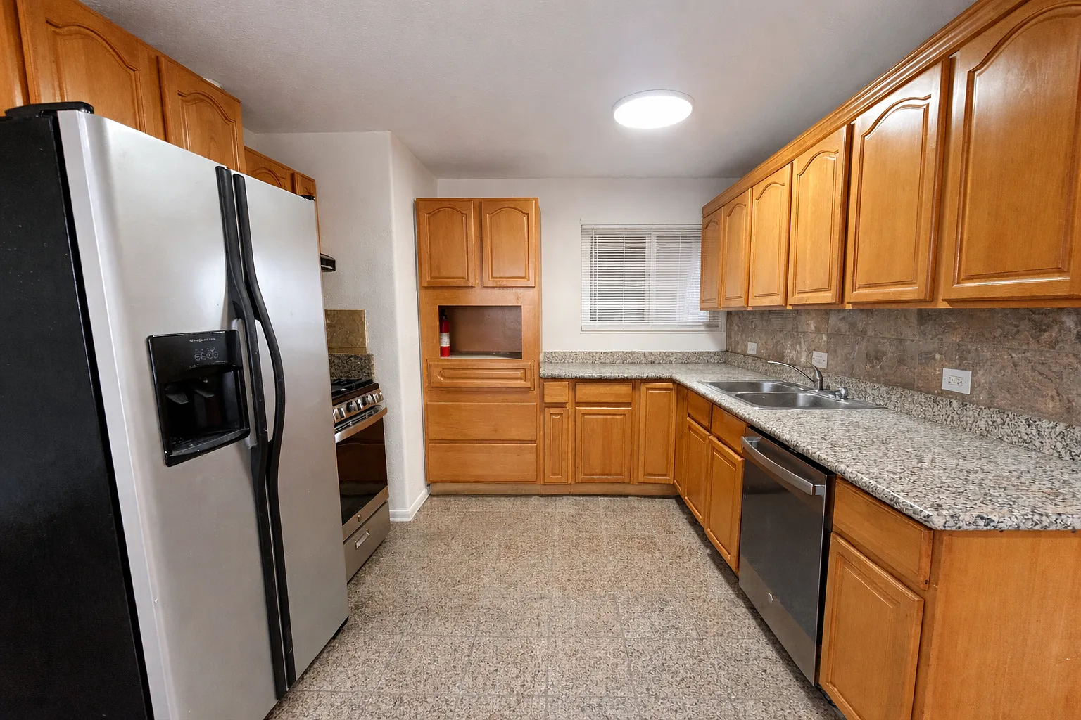 4 bed, 1285 sqft, $2,600 — Photo 2